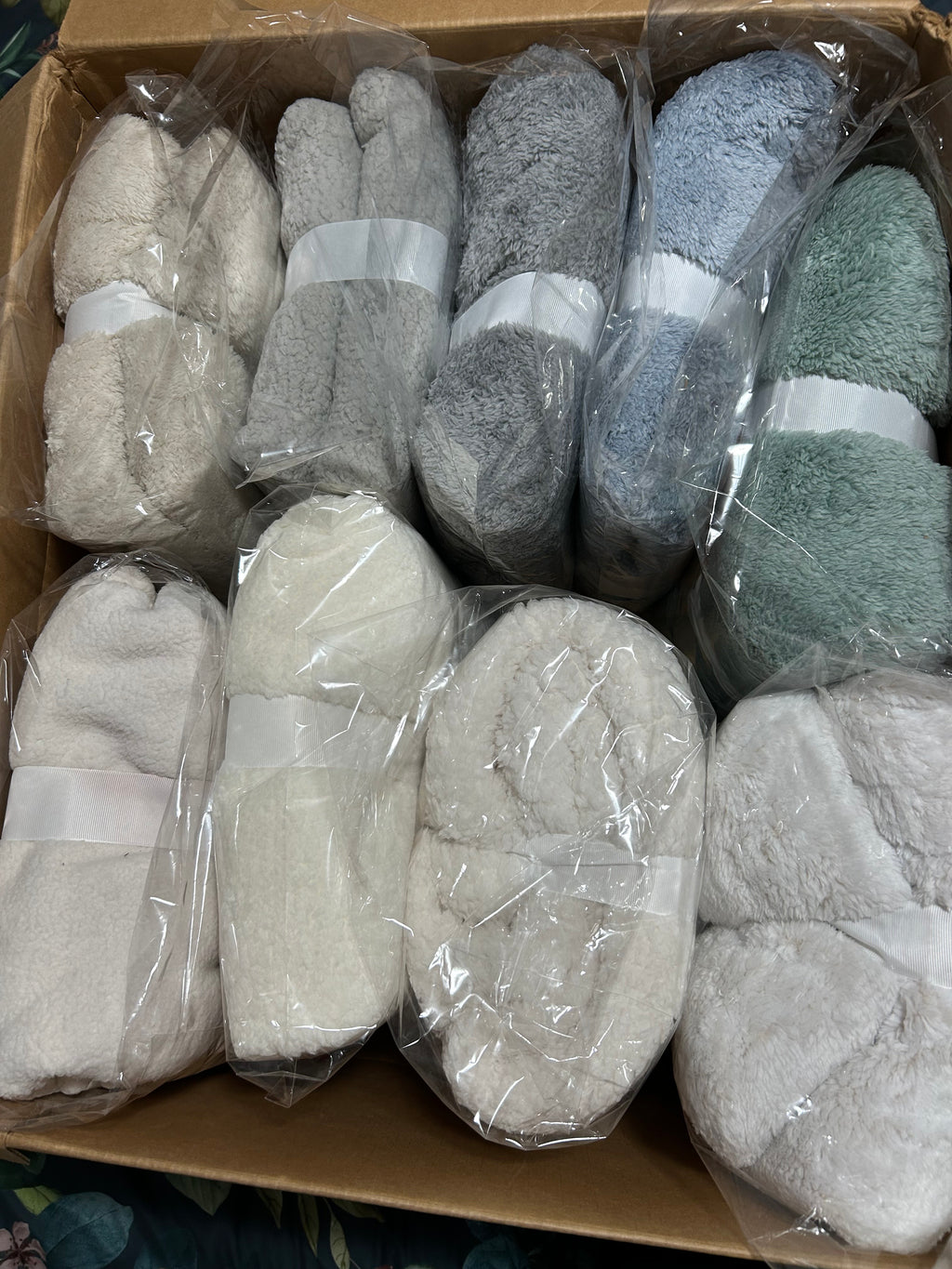 The Cozy Classic Set (3pc) ~Throw, Classic Novel & Candle