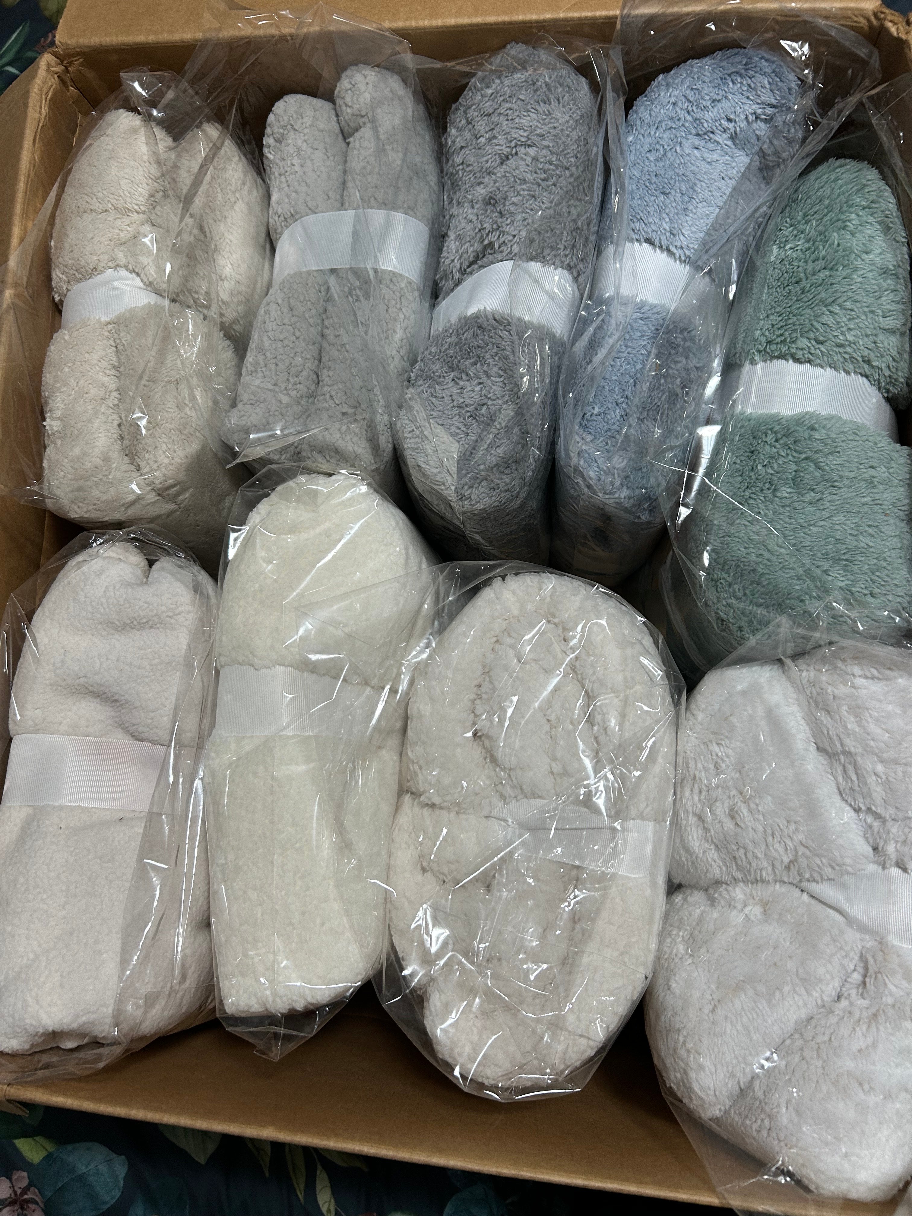 The Cozy Classic Set (3pc) ~Throw, Classic Novel & Candle